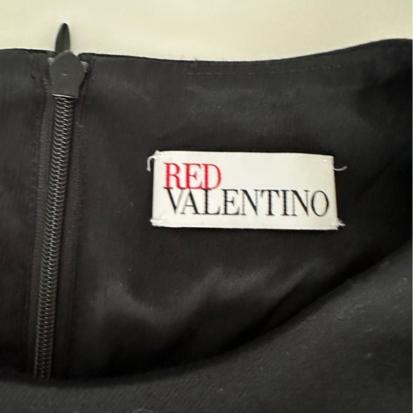 Beautiful Red Valentino black dress w cute peplum accents on pockets n sleeves - Picture 5 of 7